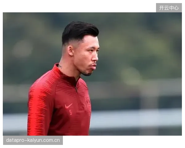 洪明甫教练组面临抉择，如何平衡老将经验与新生代冲击力成为首战关键变量。